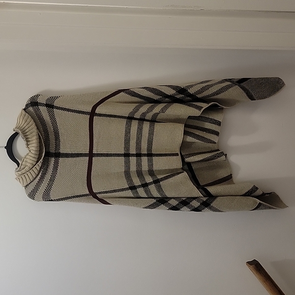 Poncho sweater - Picture 1 of 2